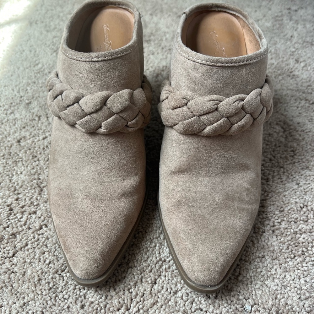 Universal thread booties